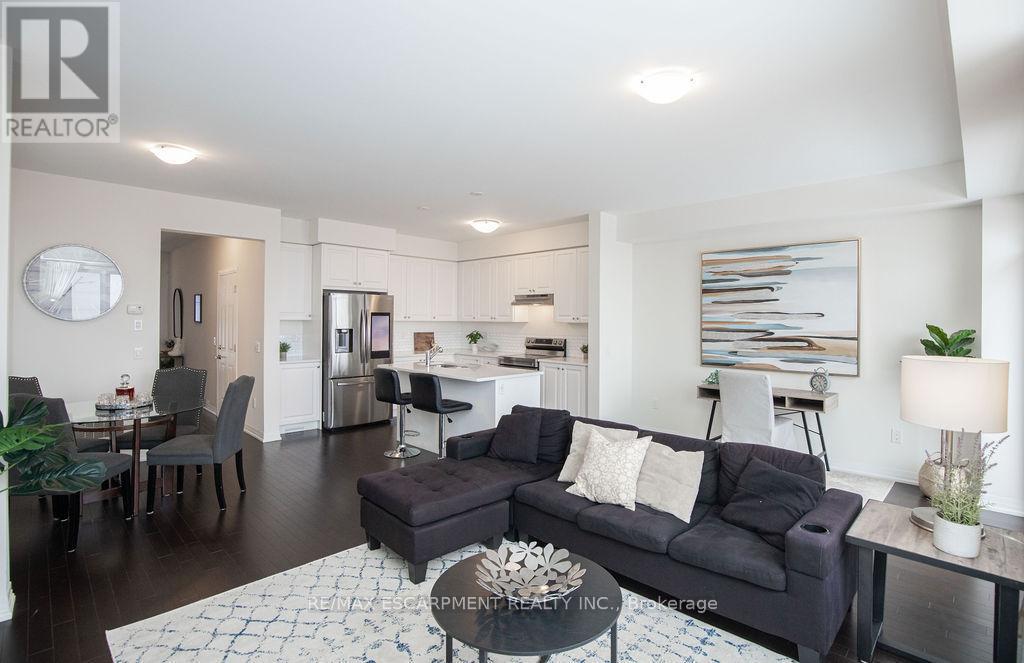 66 Freedom Crescent, Hamilton, ON - Indoor Photo Showing Living Room