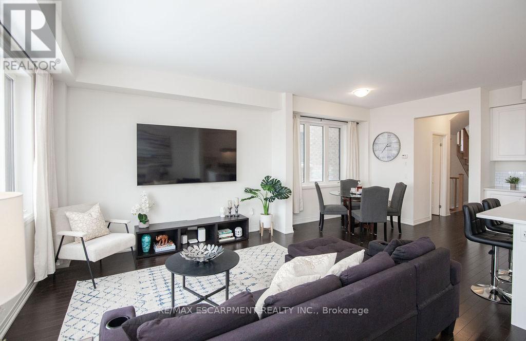 66 Freedom Crescent, Hamilton, ON - Indoor Photo Showing Living Room