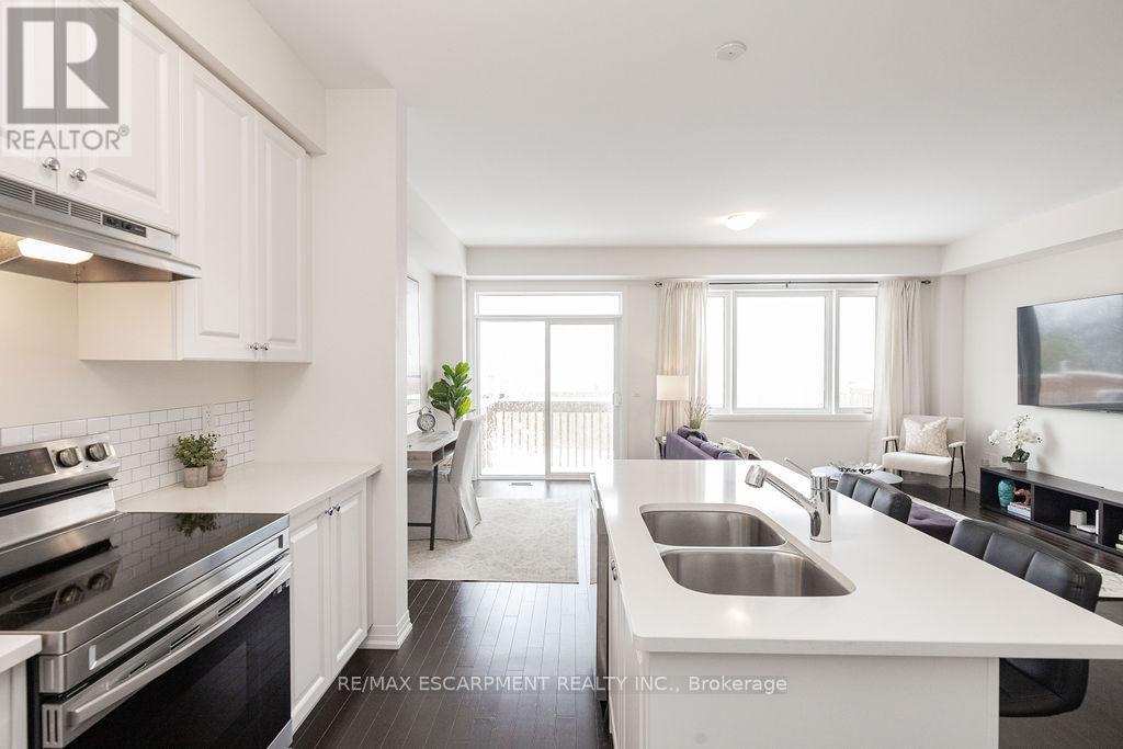 66 Freedom Crescent, Hamilton, ON - Indoor Photo Showing Kitchen With Stainless Steel Kitchen With Double Sink With Upgraded Kitchen