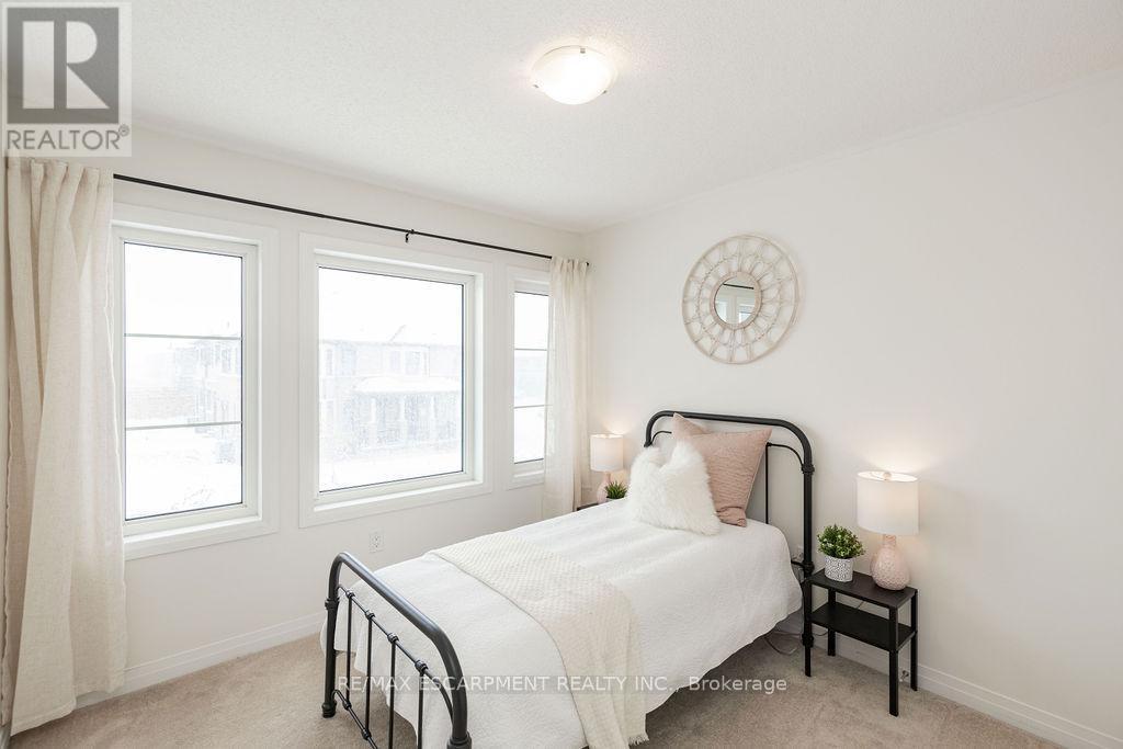 66 Freedom Crescent, Hamilton, ON - Indoor Photo Showing Bedroom