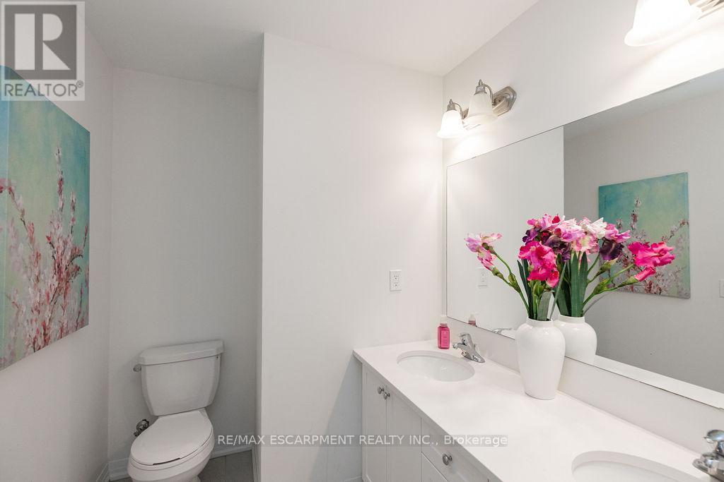 66 Freedom Crescent, Hamilton, ON - Indoor Photo Showing Bathroom