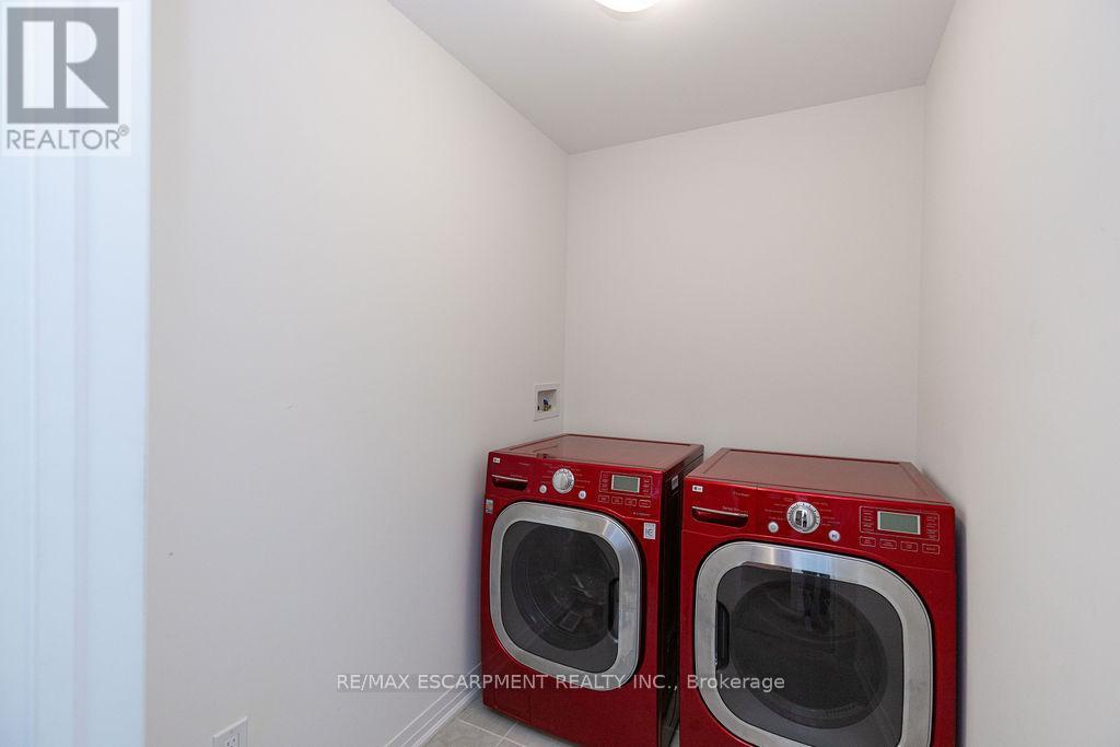 66 Freedom Crescent, Hamilton, ON - Indoor Photo Showing Laundry Room