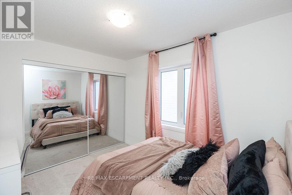 66 Freedom Crescent, Hamilton, ON - Indoor Photo Showing Bedroom