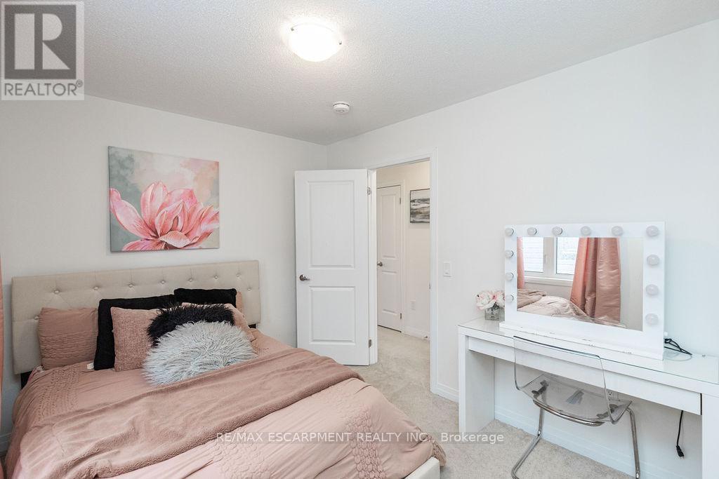 66 Freedom Crescent, Hamilton, ON - Indoor Photo Showing Bedroom