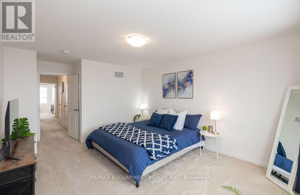 66 Freedom Crescent, Hamilton, ON - Indoor Photo Showing Bedroom