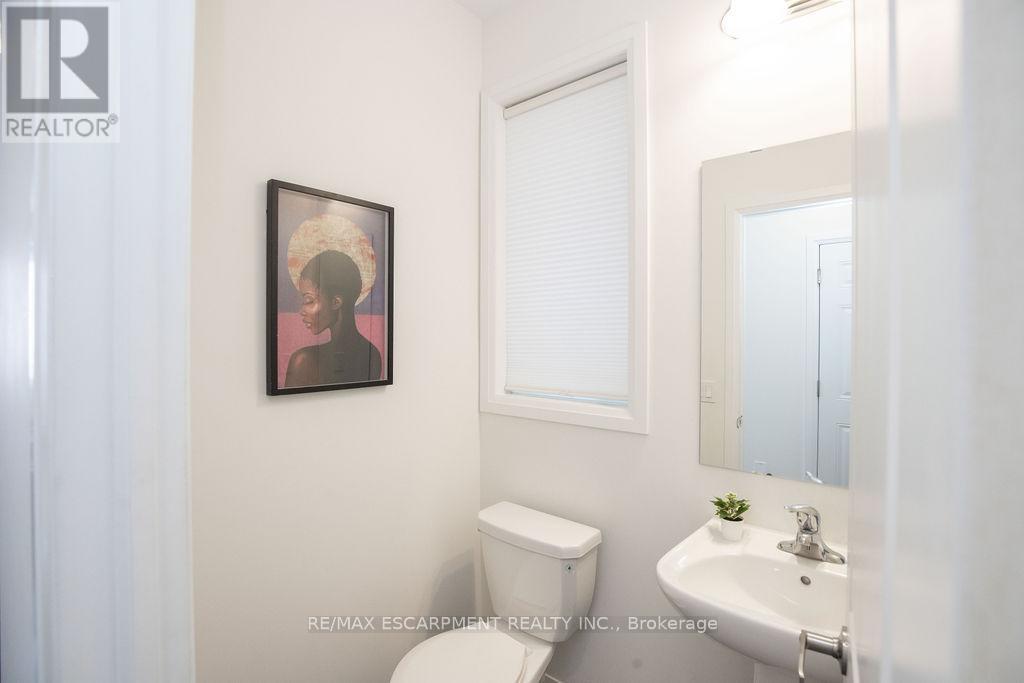 66 Freedom Crescent, Hamilton, ON - Indoor Photo Showing Bathroom