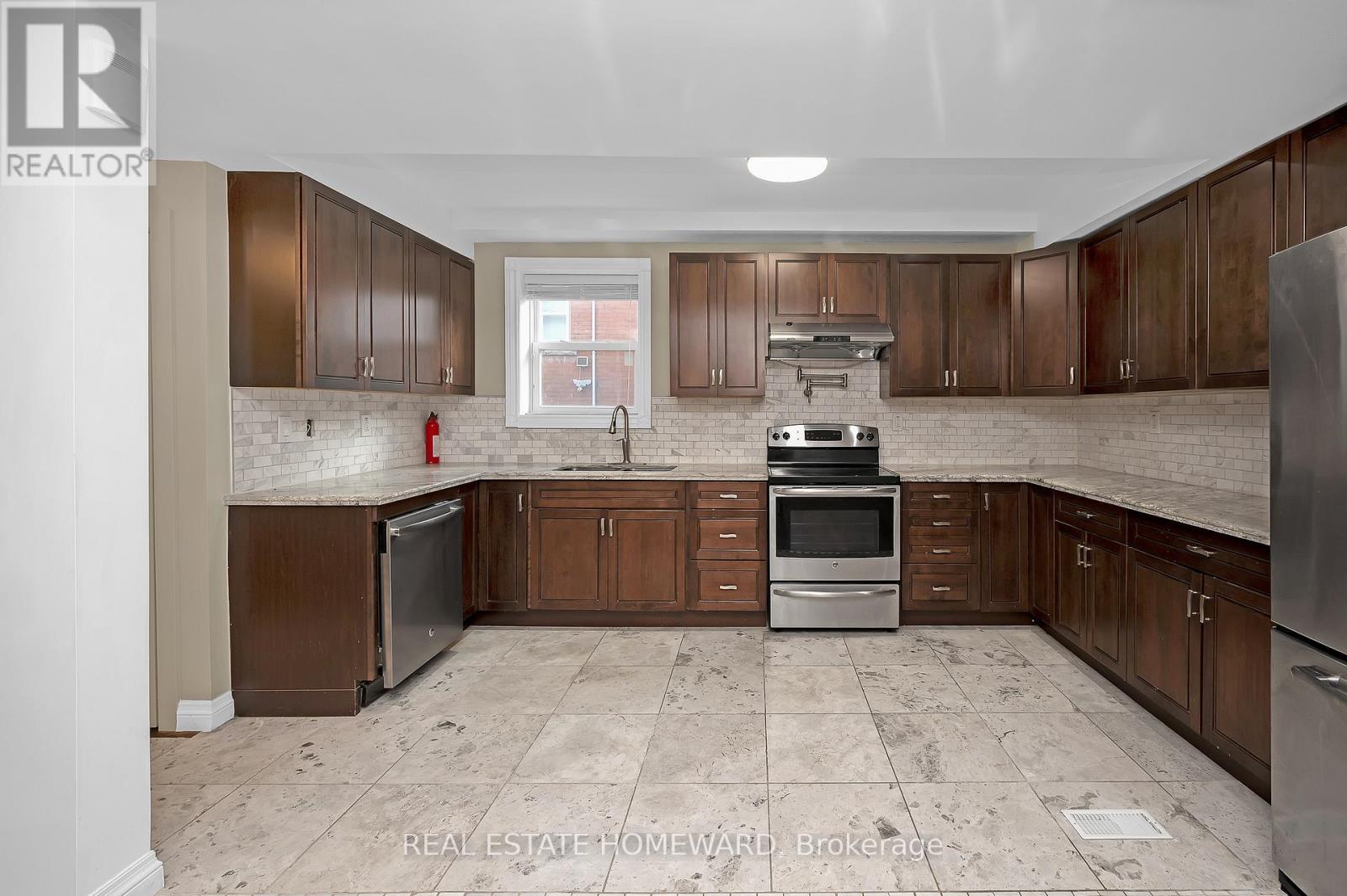 Main2Nd - 71 Paisley Avenue N, Hamilton, ON - Indoor Photo Showing Kitchen
