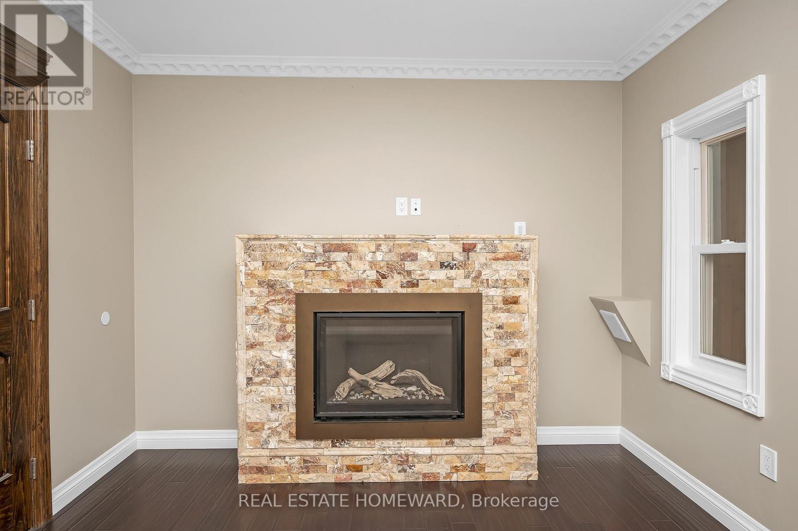 Main2Nd - 71 Paisley Avenue N, Hamilton, ON - Indoor Photo Showing Living Room With Fireplace
