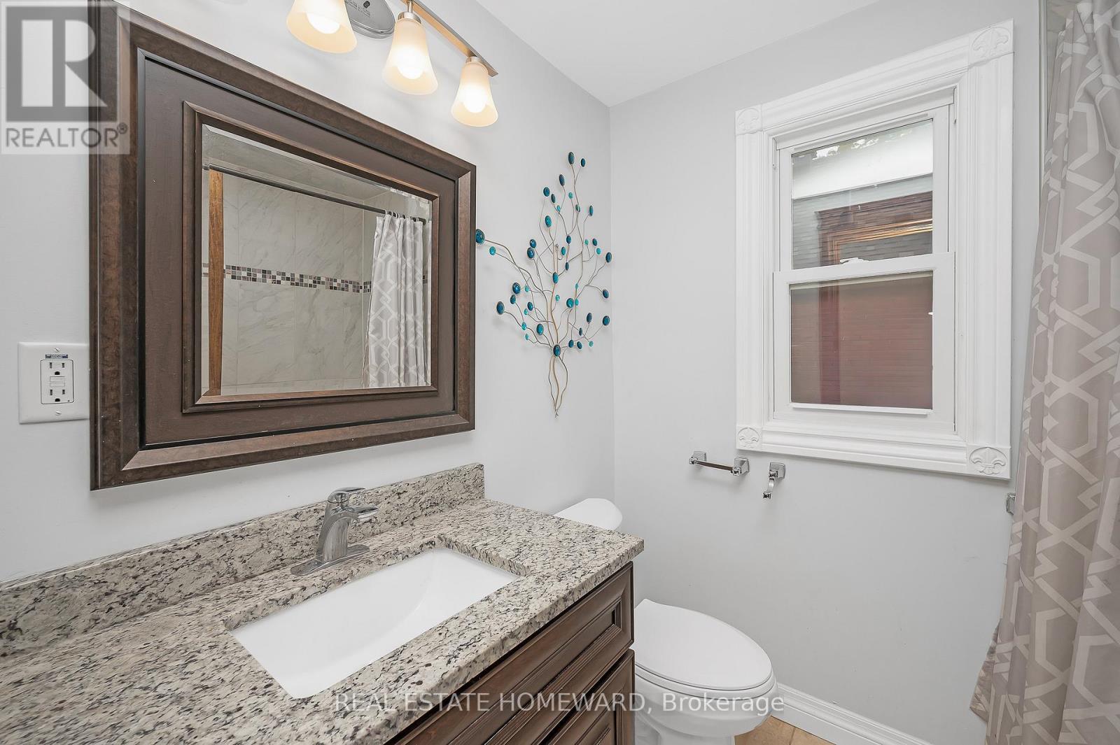 Main2Nd - 71 Paisley Avenue N, Hamilton, ON - Indoor Photo Showing Bathroom