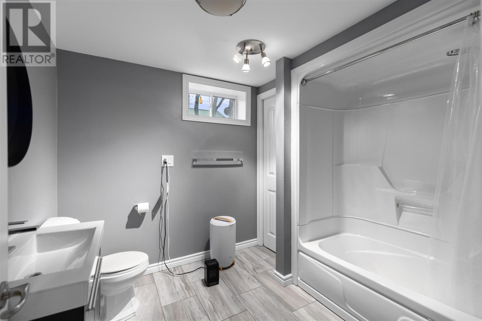 225 Hugill St, Sault Ste. Marie, ON - Indoor Photo Showing Bathroom