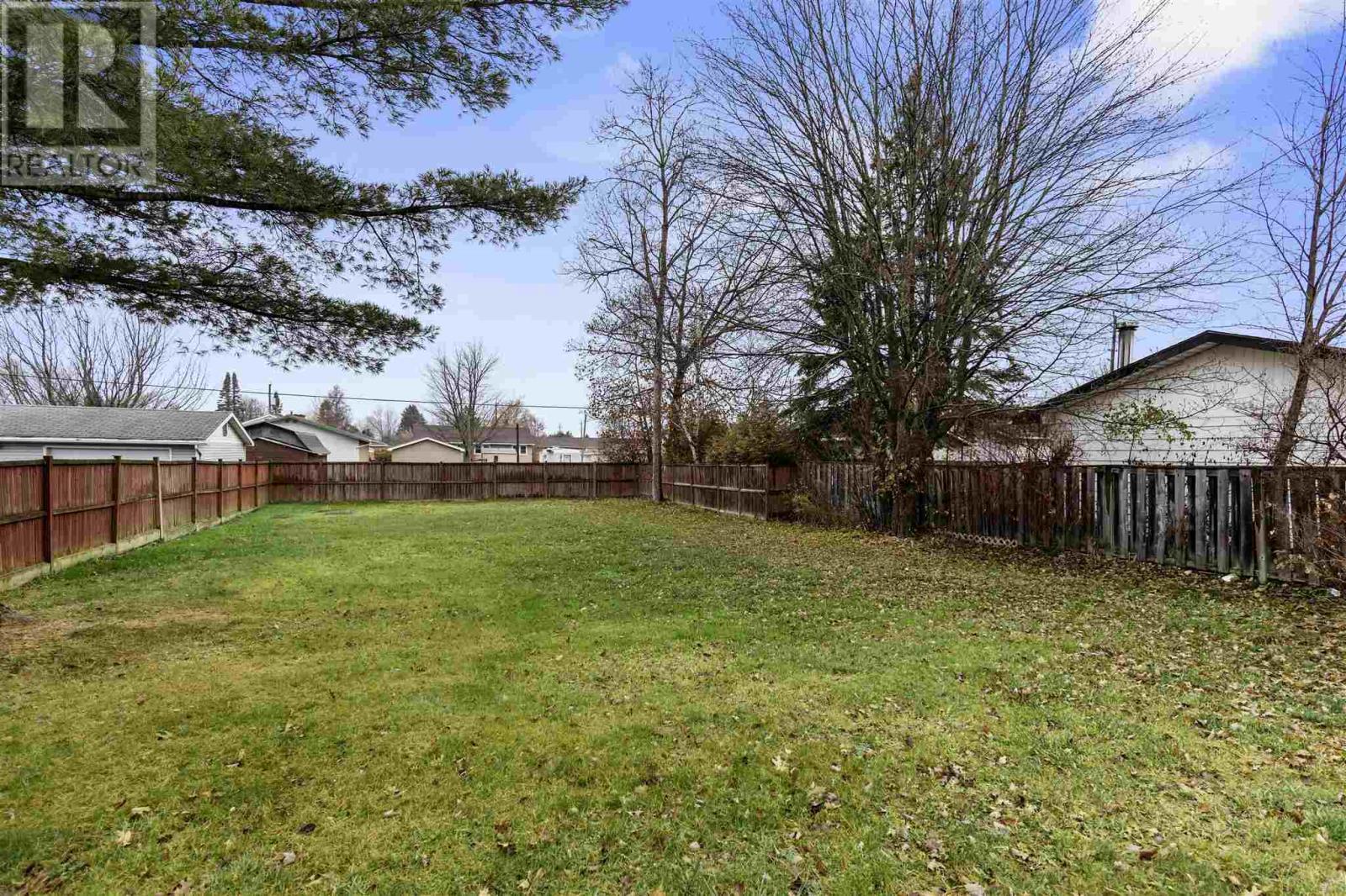 225 Hugill St, Sault Ste. Marie, ON - Outdoor