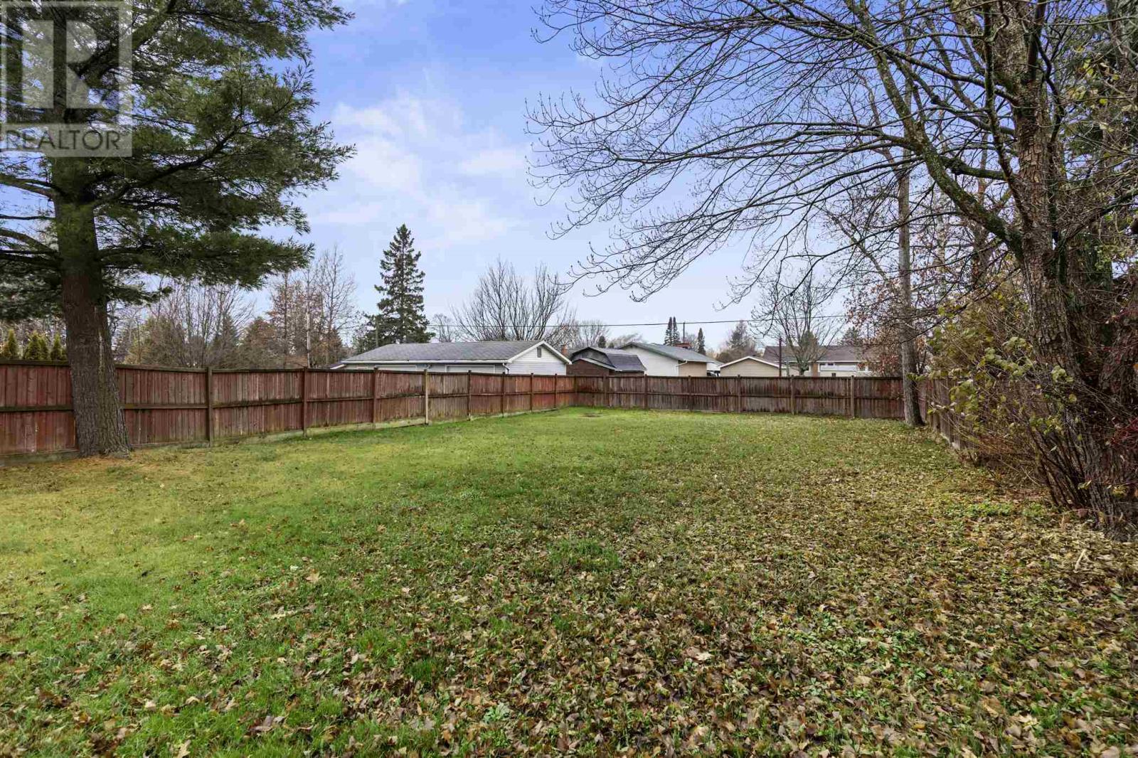 225 Hugill St, Sault Ste. Marie, ON - Outdoor