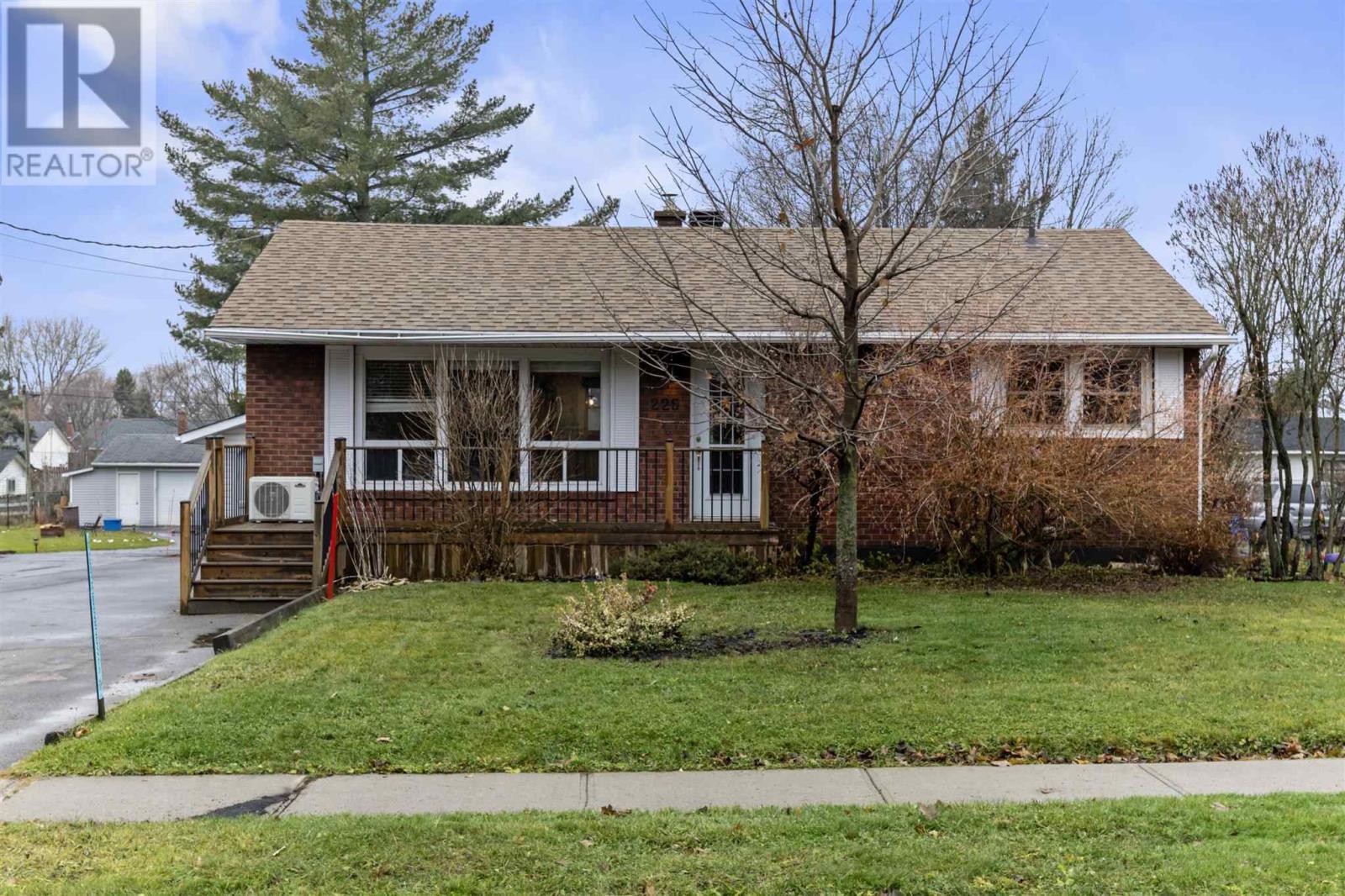 225 Hugill St, Sault Ste. Marie, ON - Outdoor With Deck Patio Veranda