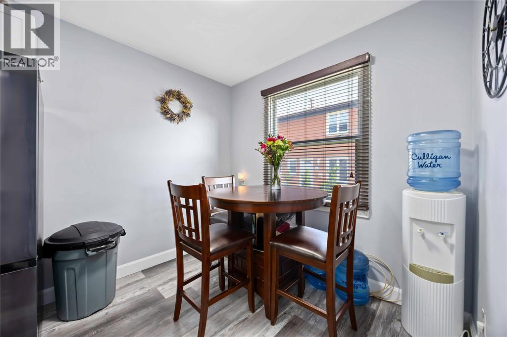 205 Fane Street Unit# 13B, St Clair, ON - Indoor Photo Showing Dining Room