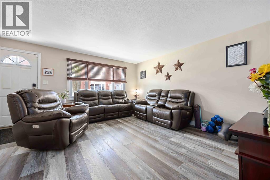 205 Fane Street Unit# 13B, St Clair, ON - Indoor Photo Showing Living Room