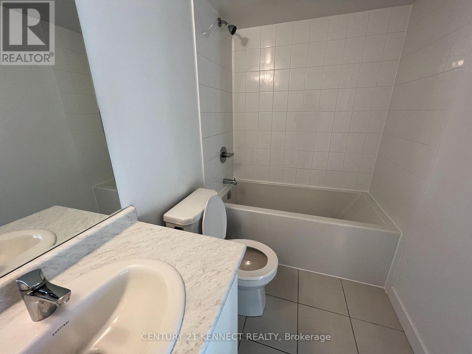 804R - 231 College Street, Toronto, ON - Indoor Photo Showing Bathroom