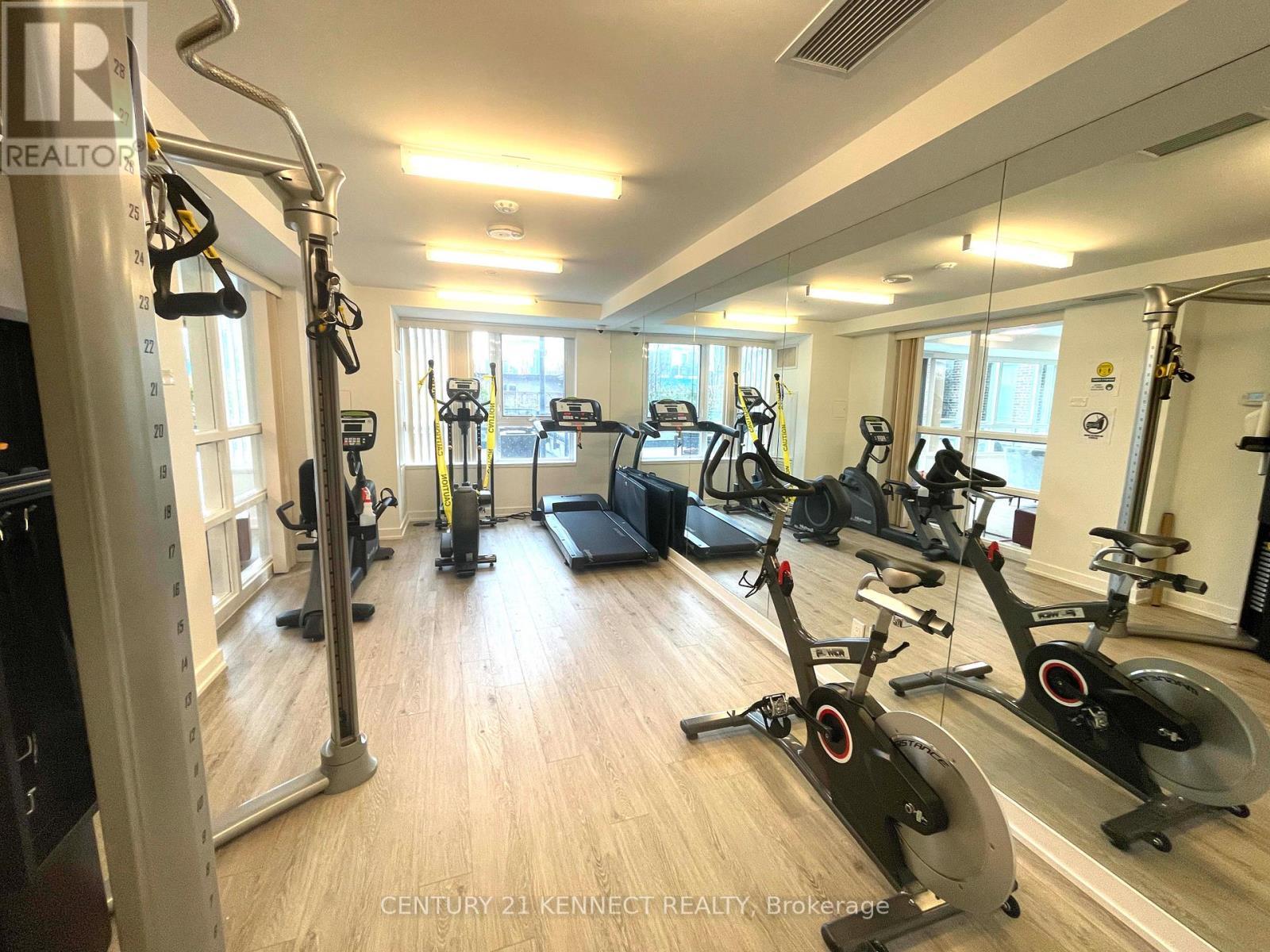 804R - 231 College Street, Toronto, ON - Indoor Photo Showing Gym Room