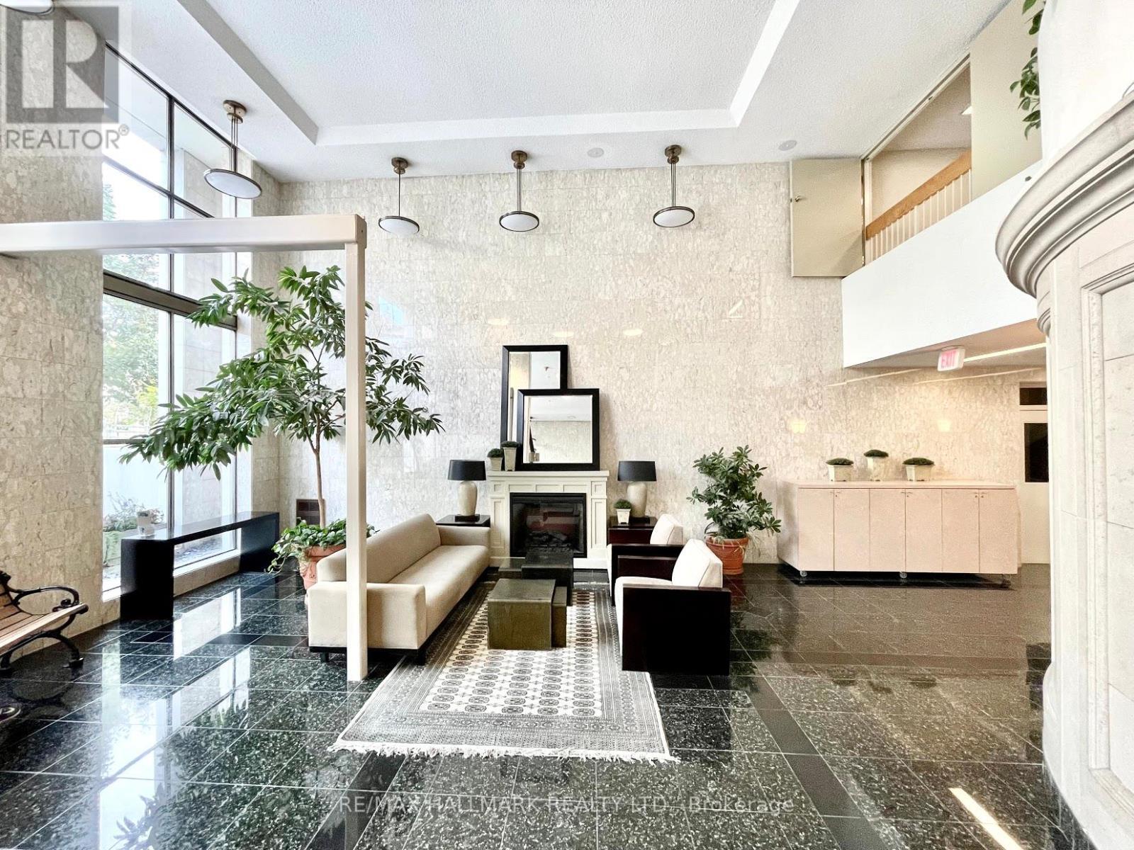 927 - 65 Scadding Avenue, Toronto, ON - Indoor With Fireplace