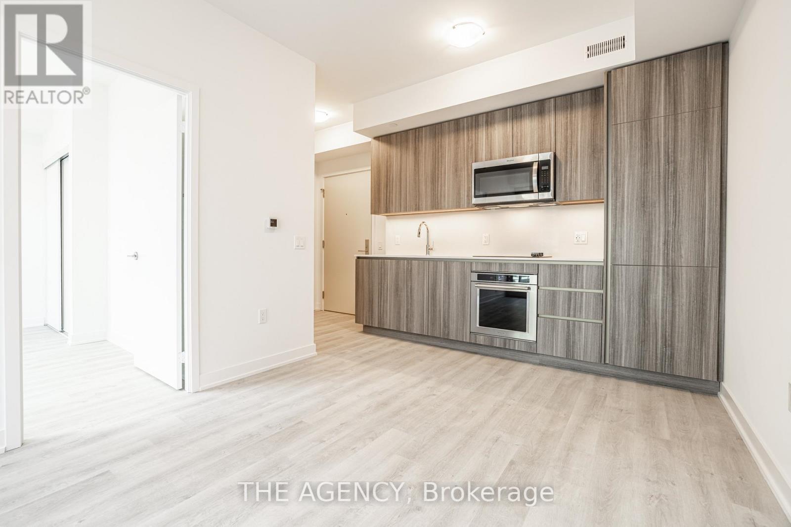 719 - 15 Richardson Street S, Toronto, ON - Indoor Photo Showing Kitchen