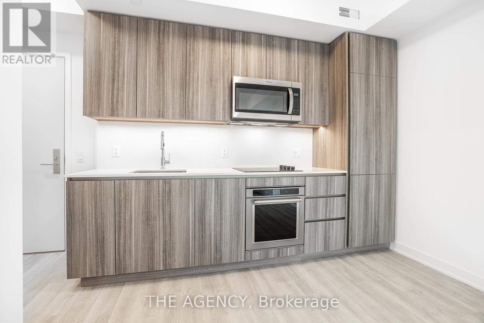 719 - 15 Richardson Street S, Toronto, ON - Indoor