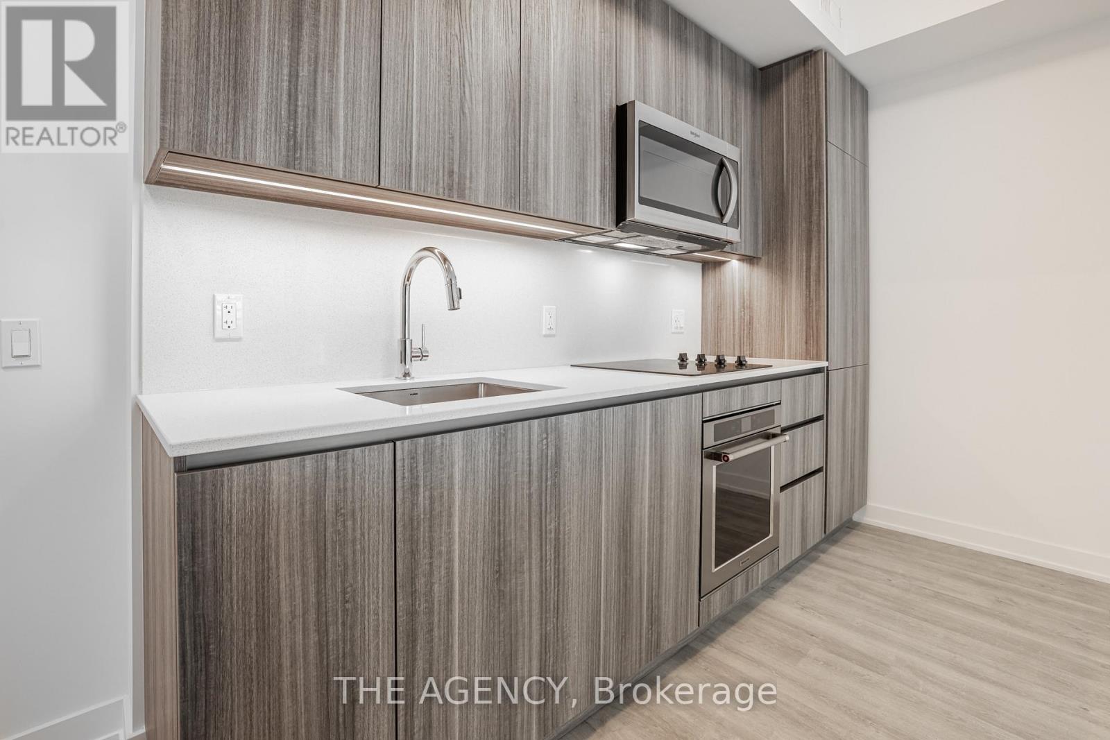 719 - 15 Richardson Street S, Toronto, ON - Indoor Photo Showing Kitchen