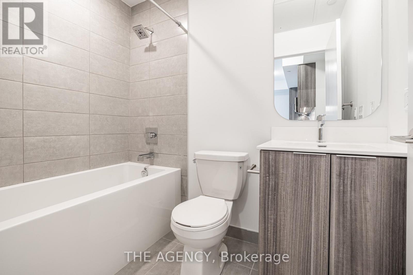 719 - 15 Richardson Street S, Toronto, ON - Indoor Photo Showing Bathroom