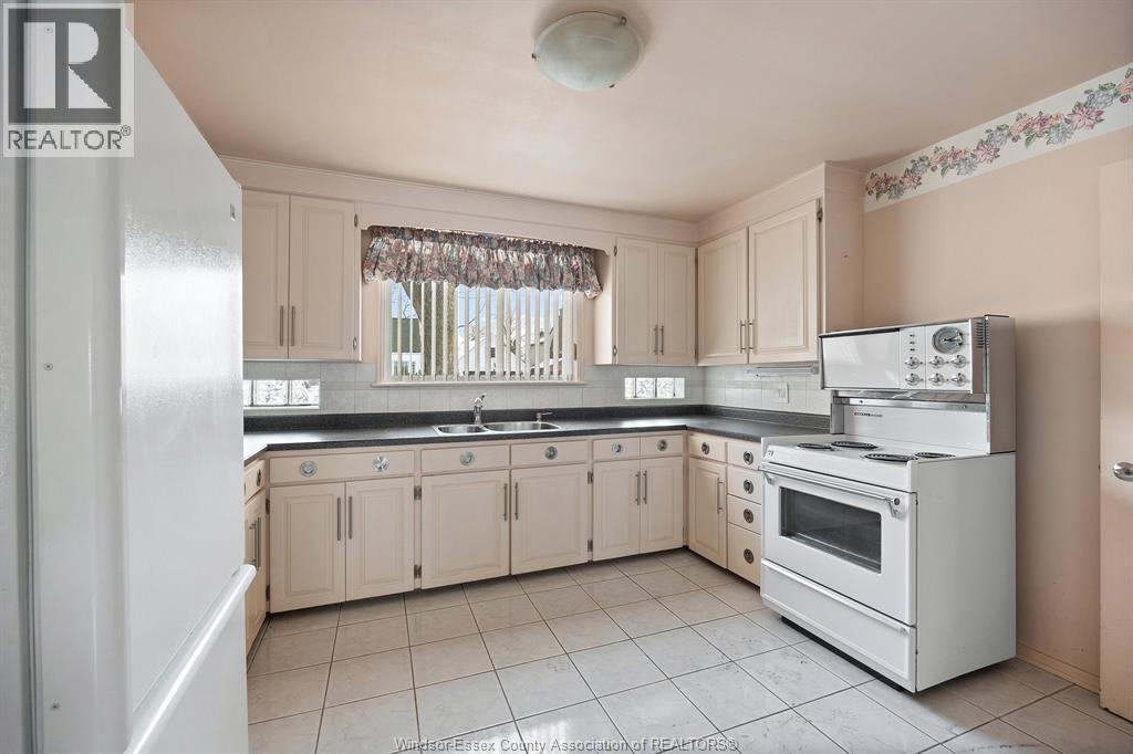3207 Bruce, Windsor, ON - Indoor Photo Showing Kitchen With Double Sink