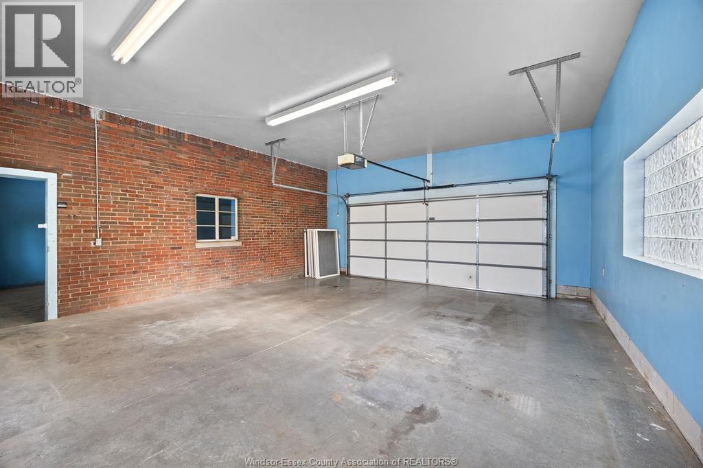 3207 Bruce, Windsor, ON - Indoor Photo Showing Garage