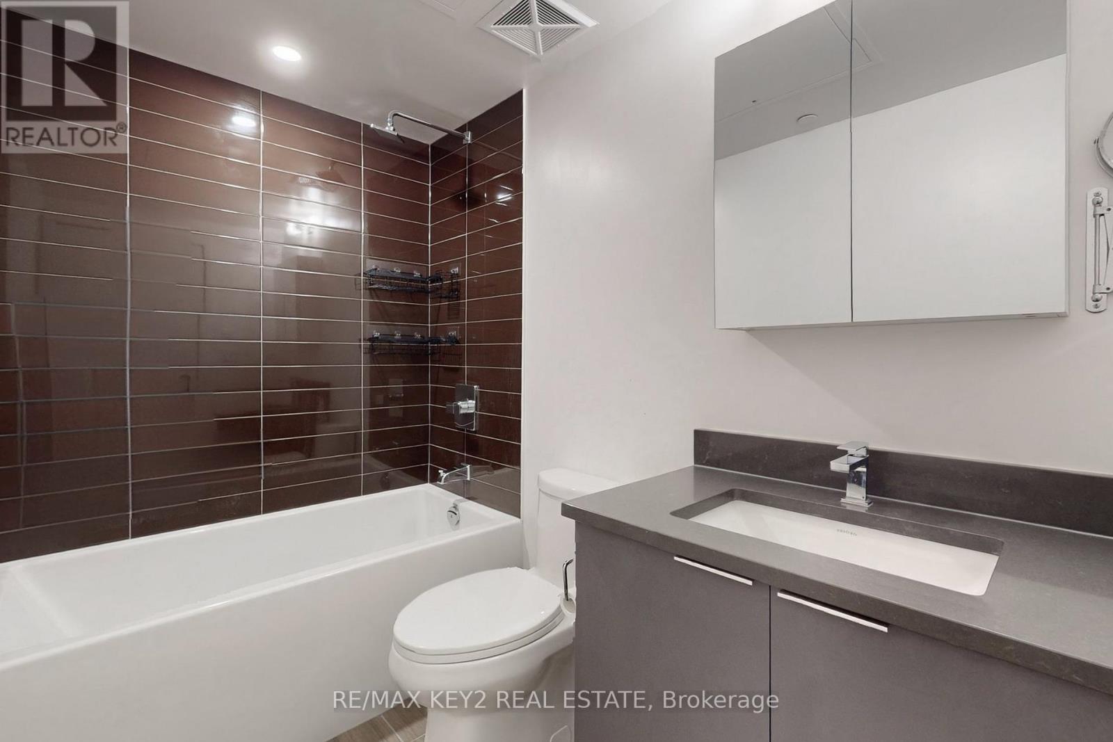 1901 - 2033 Kennedy Road, Toronto, ON - Indoor Photo Showing Bathroom