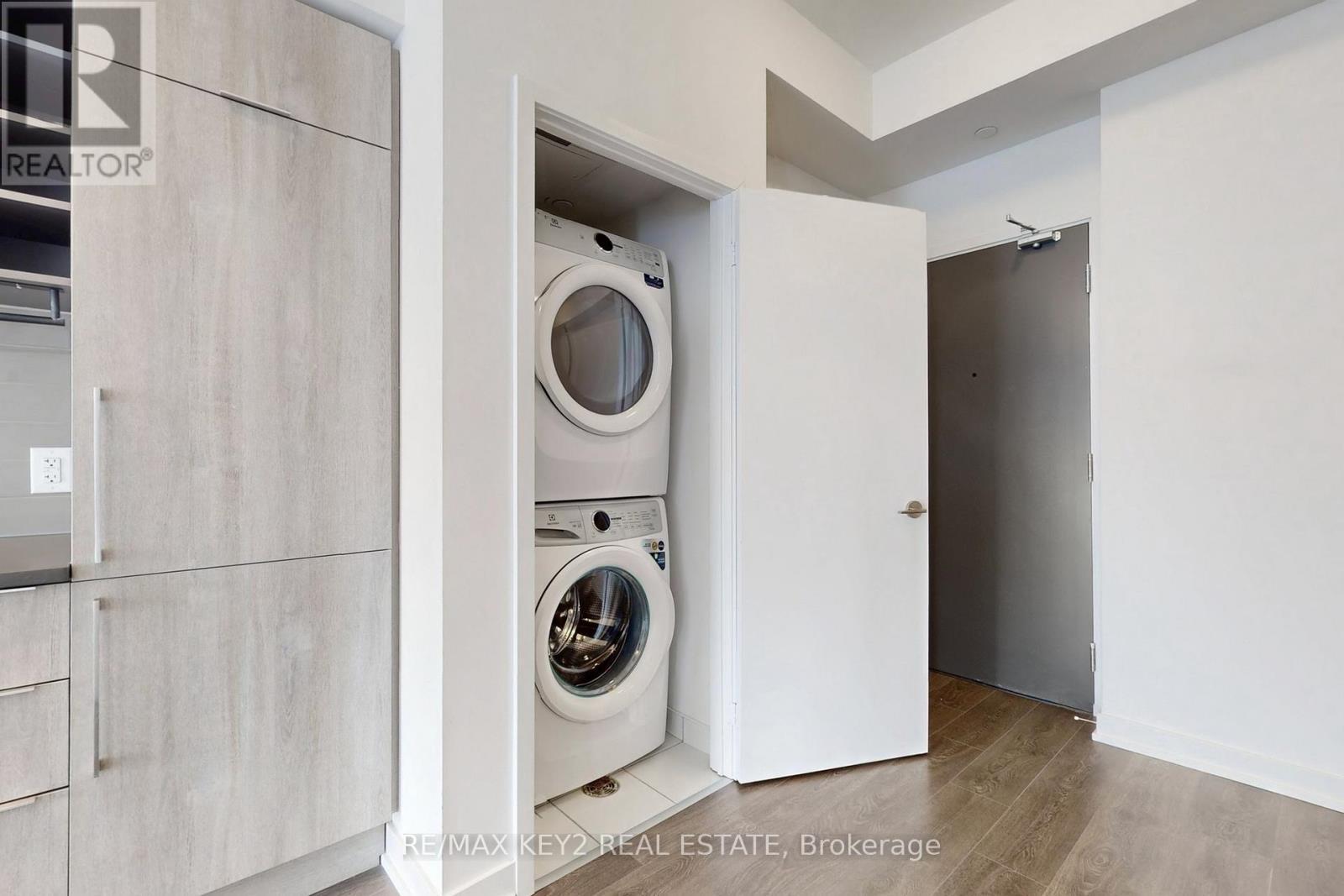 1901 - 2033 Kennedy Road, Toronto, ON - Indoor Photo Showing Laundry Room