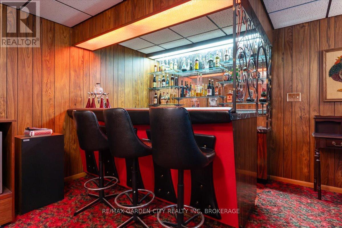 7 Glenayr Place, St. Catharines (Glendale/Glenridge), ON - Indoor