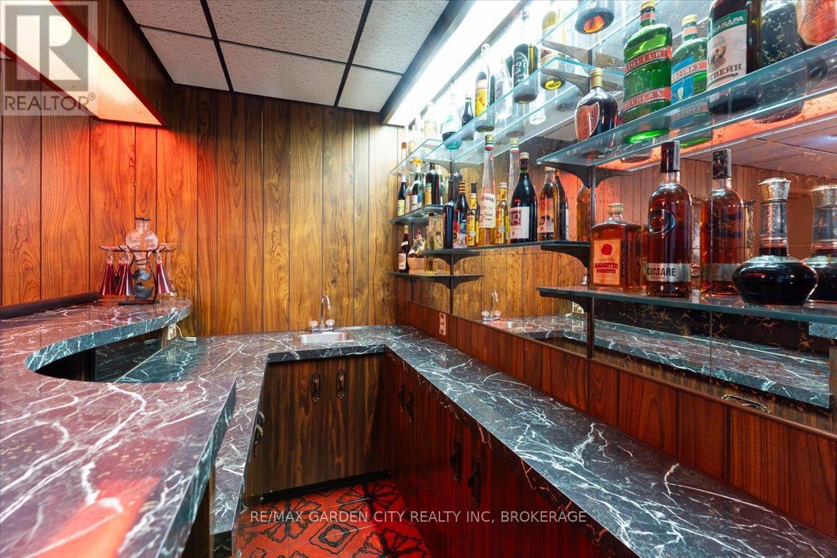 7 Glenayr Place, St. Catharines (Glendale/Glenridge), ON - Indoor