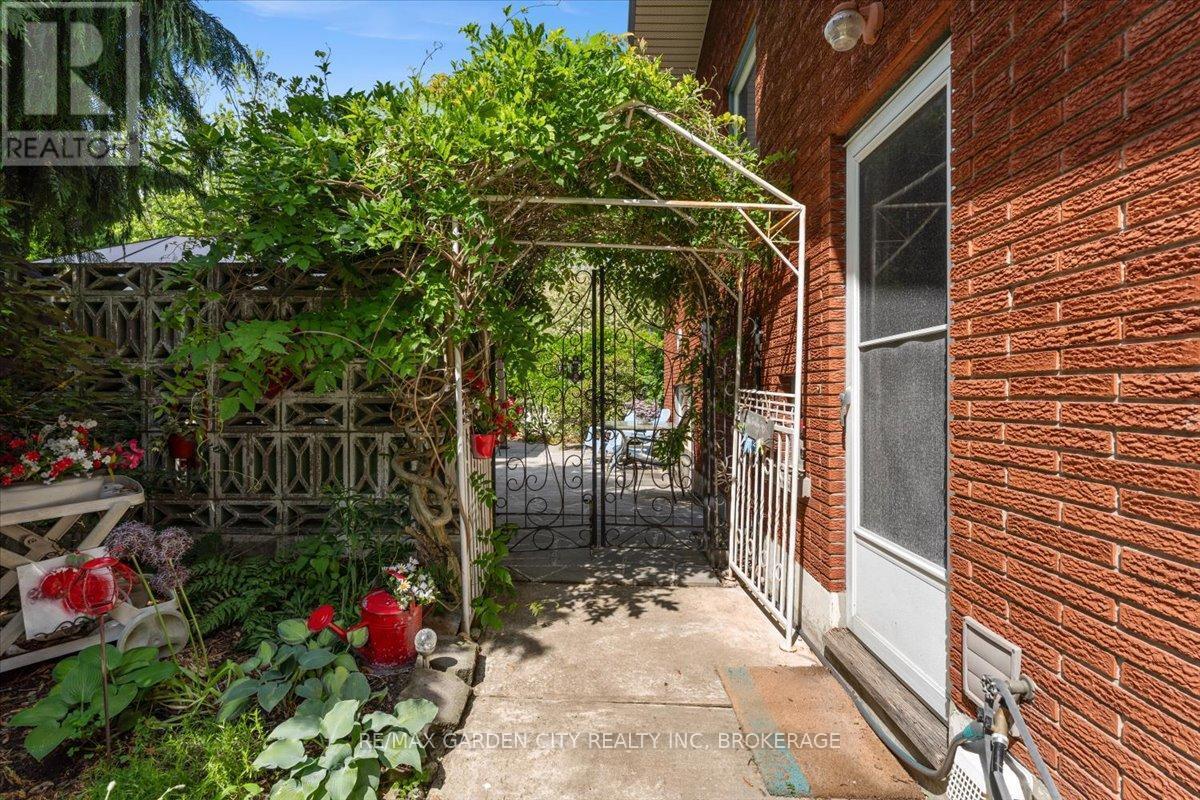 back patio - 7 Glenayr Place, St. Catharines (Glendale/Glenridge), ON - Outdoor