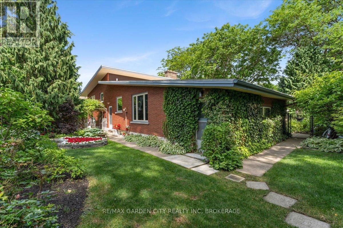 7 Glenayr Place, St. Catharines (Glendale/Glenridge), ON - Outdoor