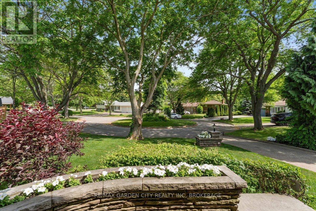 7 Glenayr Place, St. Catharines (Glendale/Glenridge), ON - Outdoor