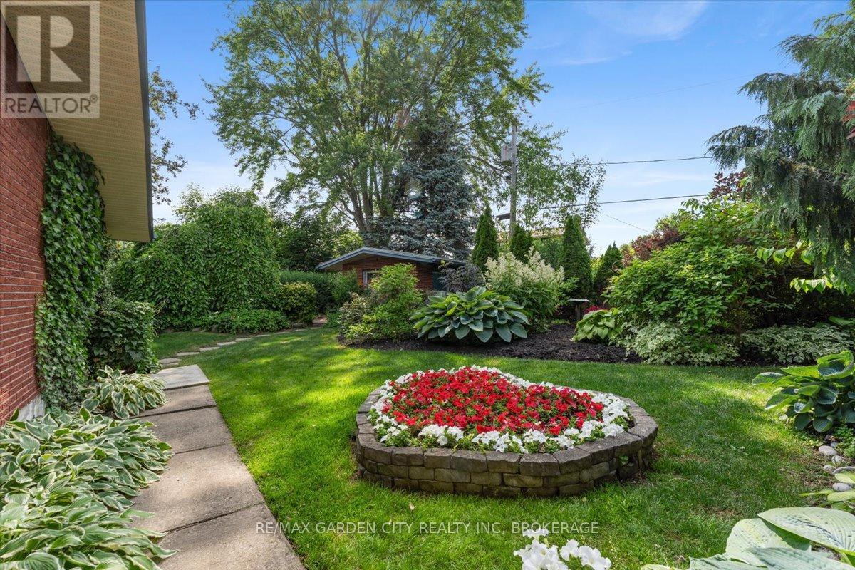 7 Glenayr Place, St. Catharines (Glendale/Glenridge), ON - Outdoor