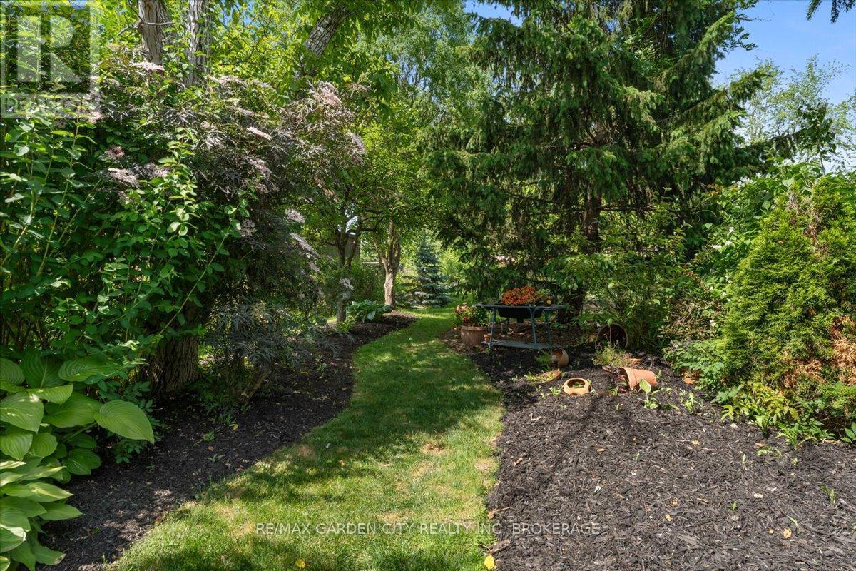7 Glenayr Place, St. Catharines (Glendale/Glenridge), ON - Outdoor