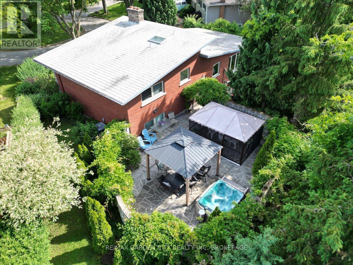 7 Glenayr Place, St. Catharines (Glendale/Glenridge), ON - Outdoor