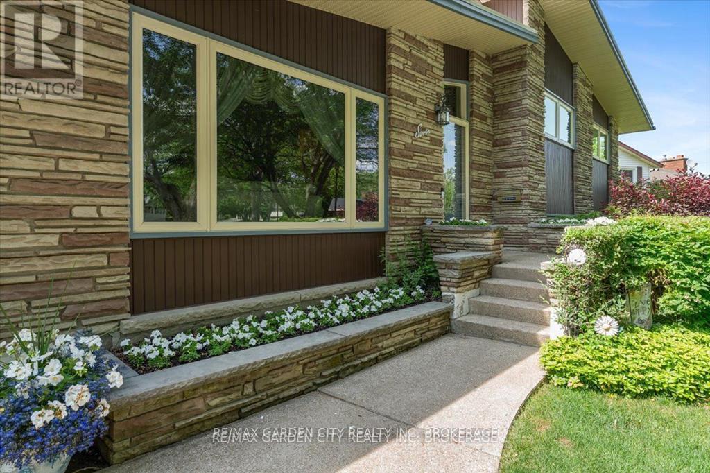 7 Glenayr Place, St. Catharines (Glendale/Glenridge), ON - Outdoor With Deck Patio Veranda
