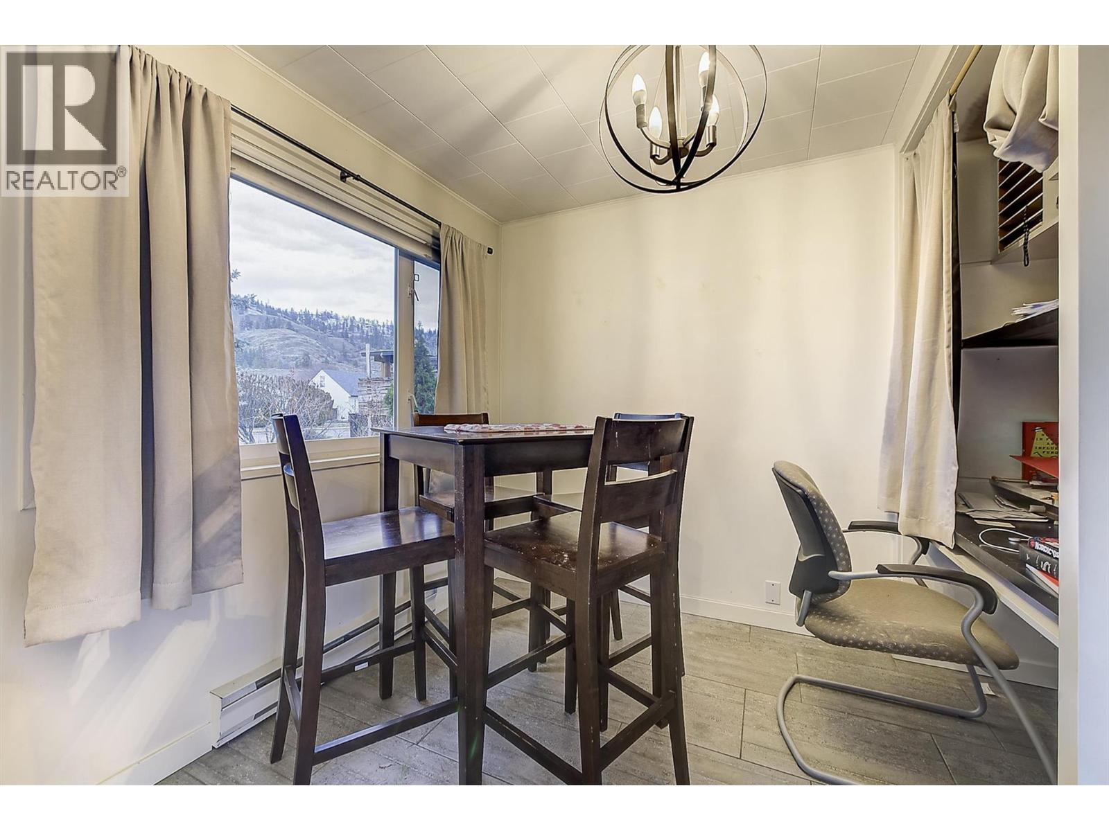 Dining - 541 Okanagan Boulevard, Kelowna, BC - Indoor Photo Showing Dining Room