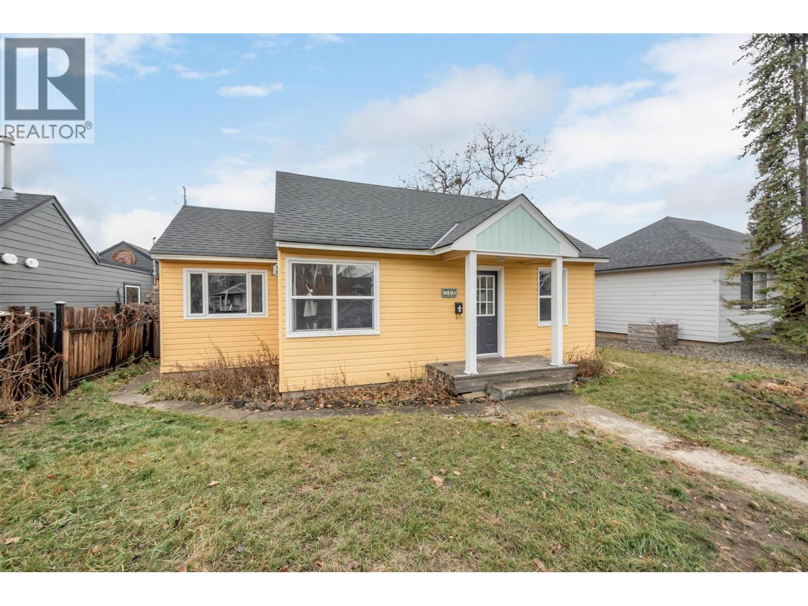 Exterior - 541 Okanagan Boulevard, Kelowna, BC - Outdoor