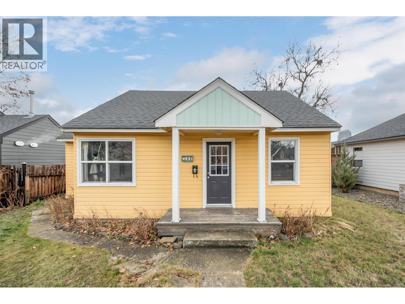 Exterior - 541 Okanagan Boulevard, Kelowna, BC - Outdoor