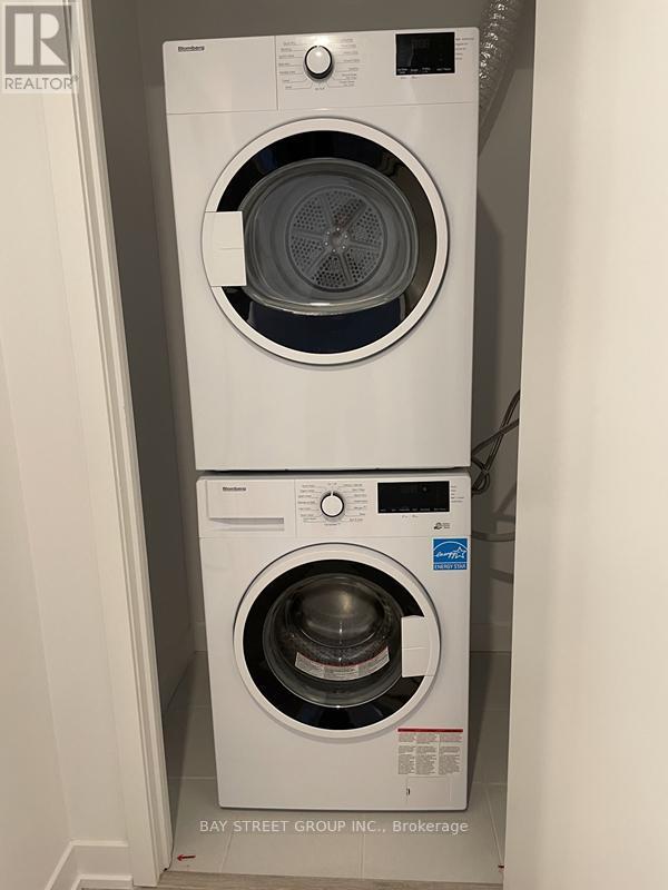 701 - 15 Holmes Avenue, Toronto, ON - Indoor Photo Showing Laundry Room