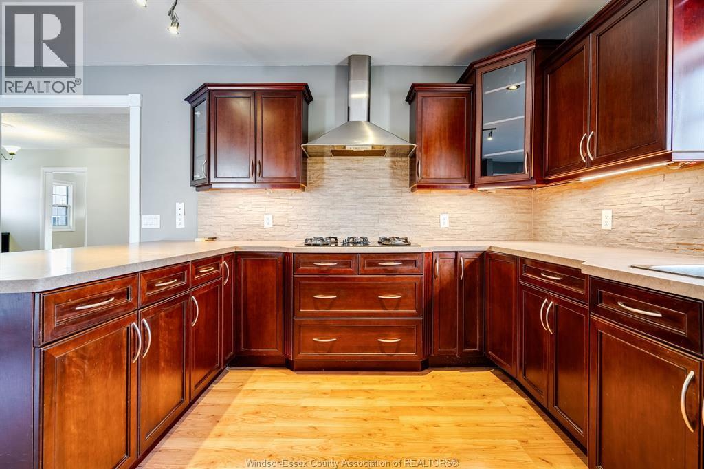 30 Mill Street East, Kingsville, ON - Indoor Photo Showing Kitchen
