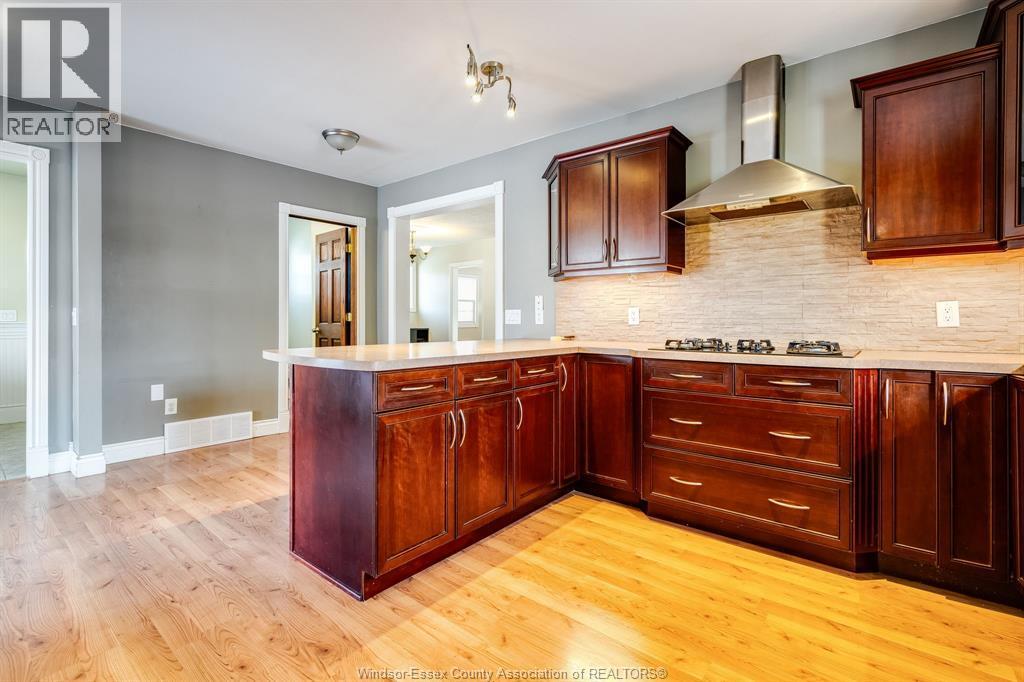 30 Mill Street East, Kingsville, ON - Indoor Photo Showing Kitchen