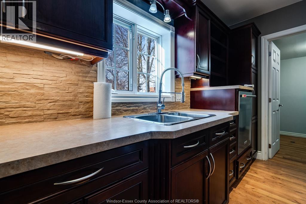 30 Mill Street East, Kingsville, ON - Indoor Photo Showing Kitchen With Double Sink
