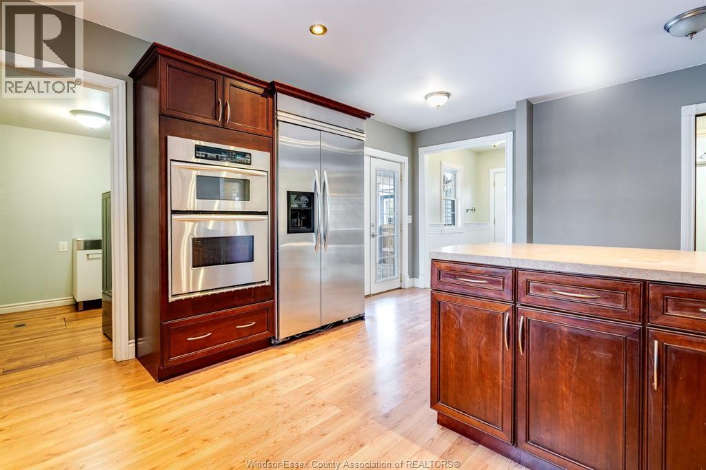 30 Mill Street East, Kingsville, ON - Indoor Photo Showing Kitchen