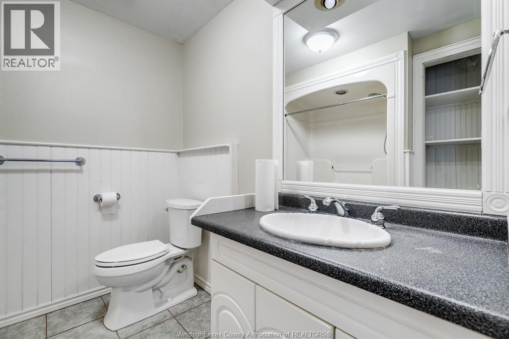 30 Mill Street East, Kingsville, ON - Indoor Photo Showing Bathroom