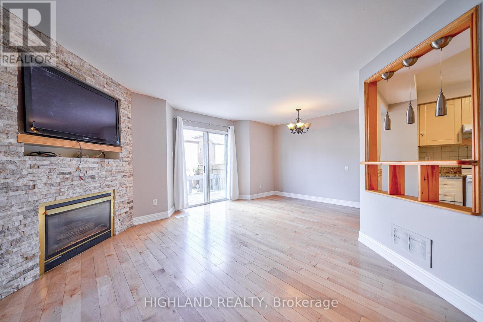 5634 Whistler Crescent, Mississauga, ON - Indoor With Fireplace