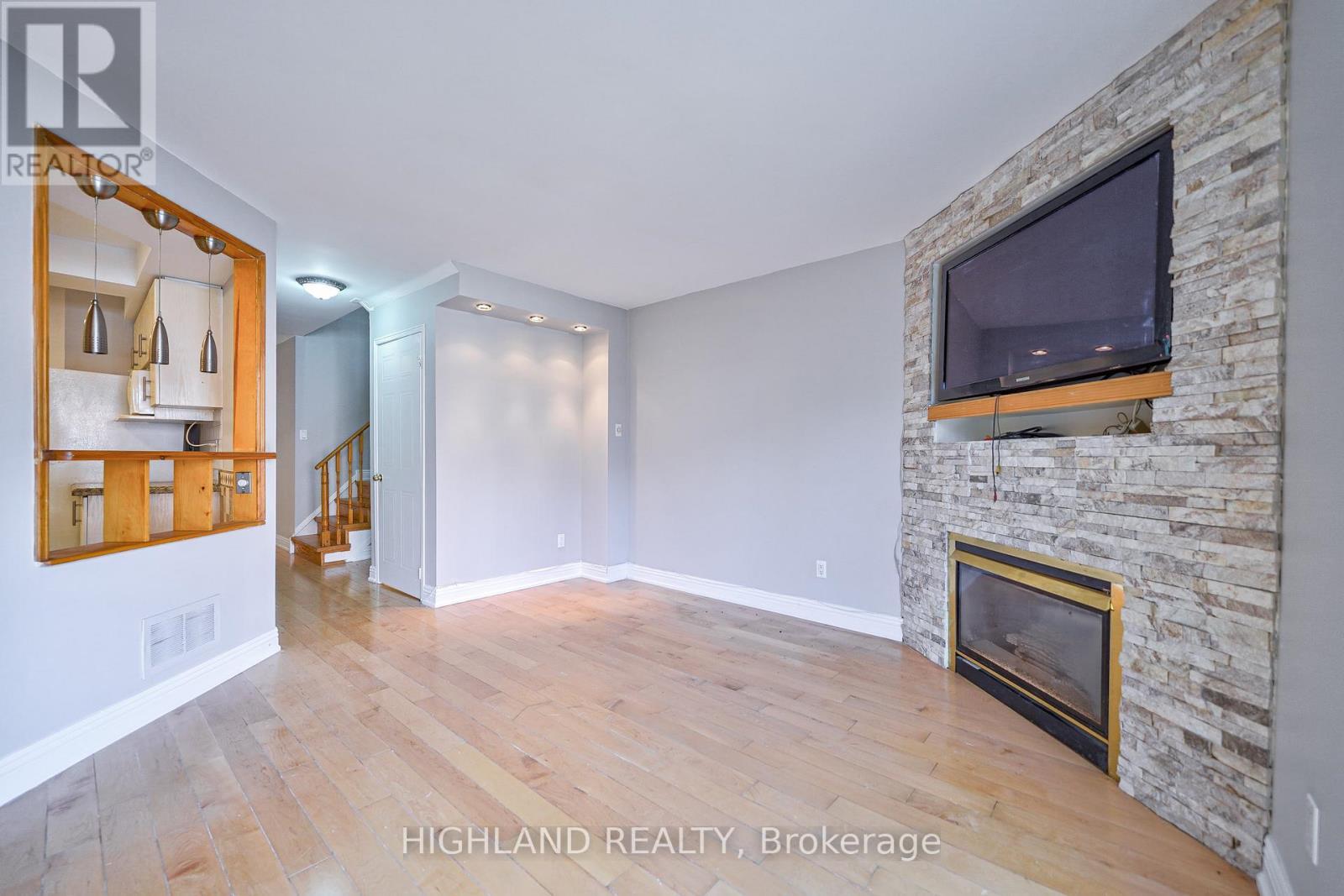 5634 Whistler Crescent, Mississauga, ON - Indoor With Fireplace